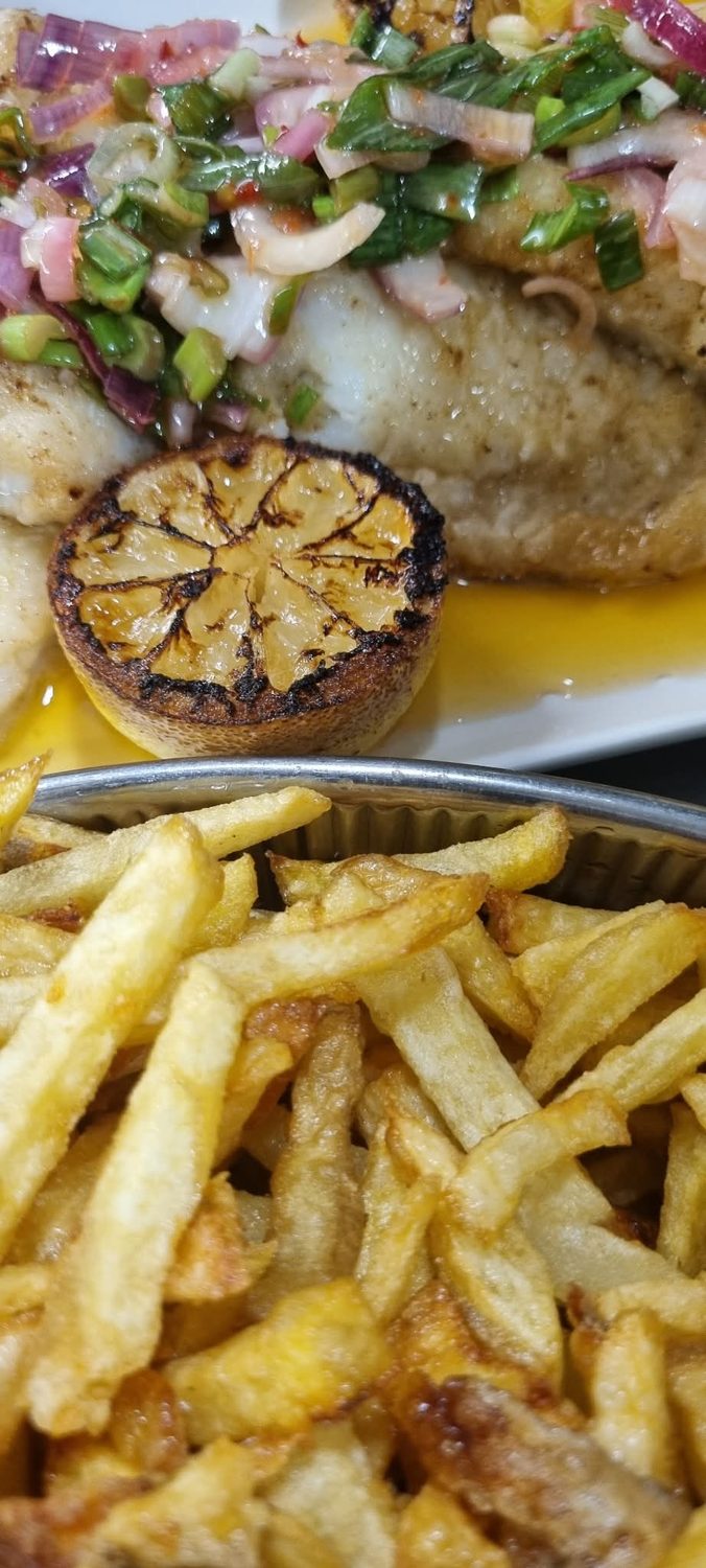 Poisson grillé, citron et frites maison, Château de Savoie à Montmélian