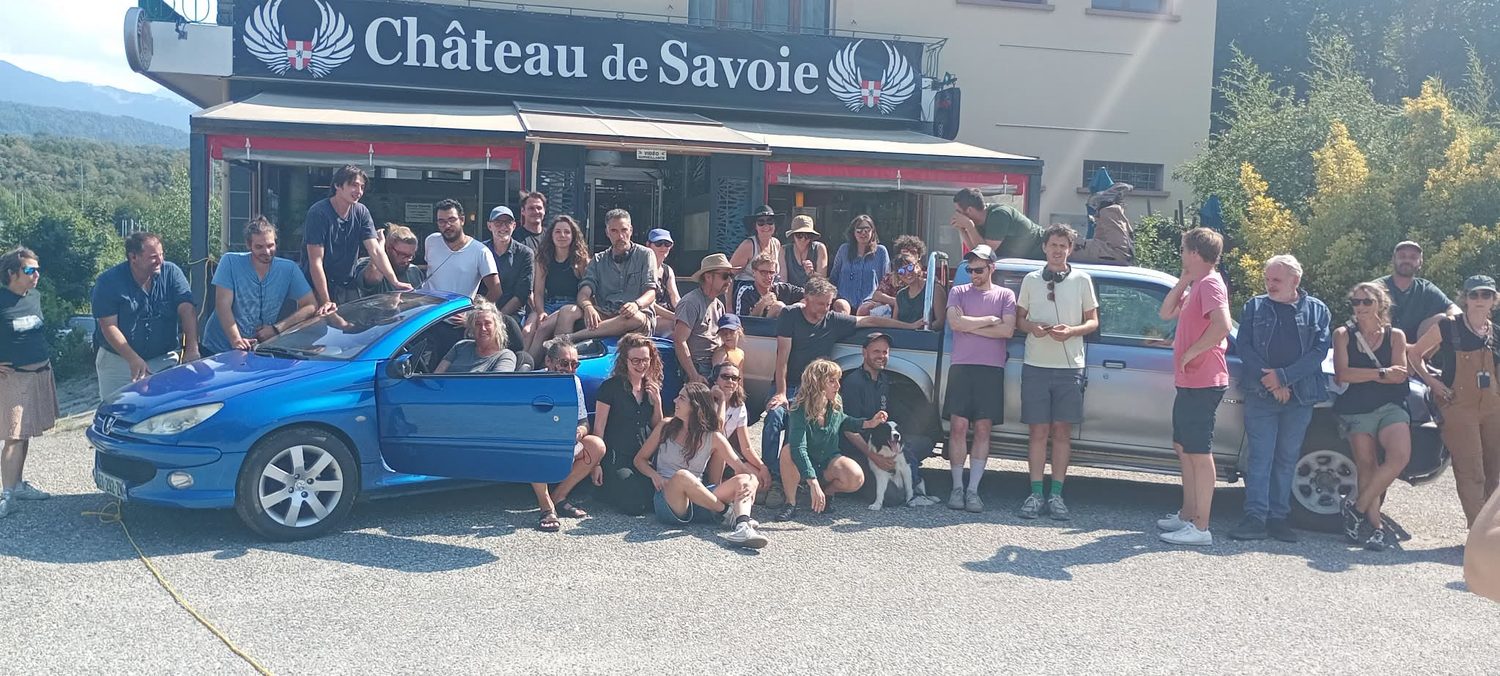 Équipe de tournage devant Le Château de Savoie, Montmélian