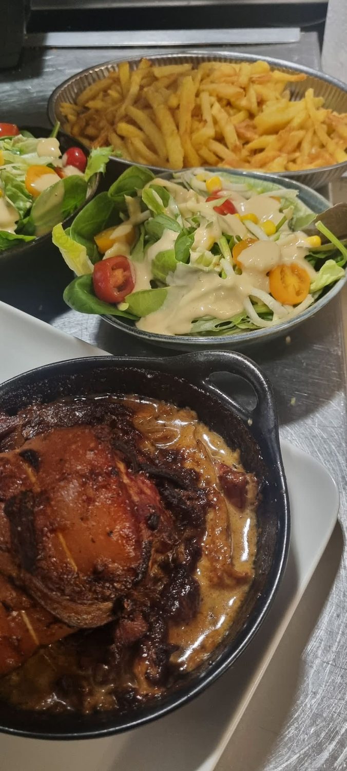 Viande sauce maison et frites, Château de Savoie